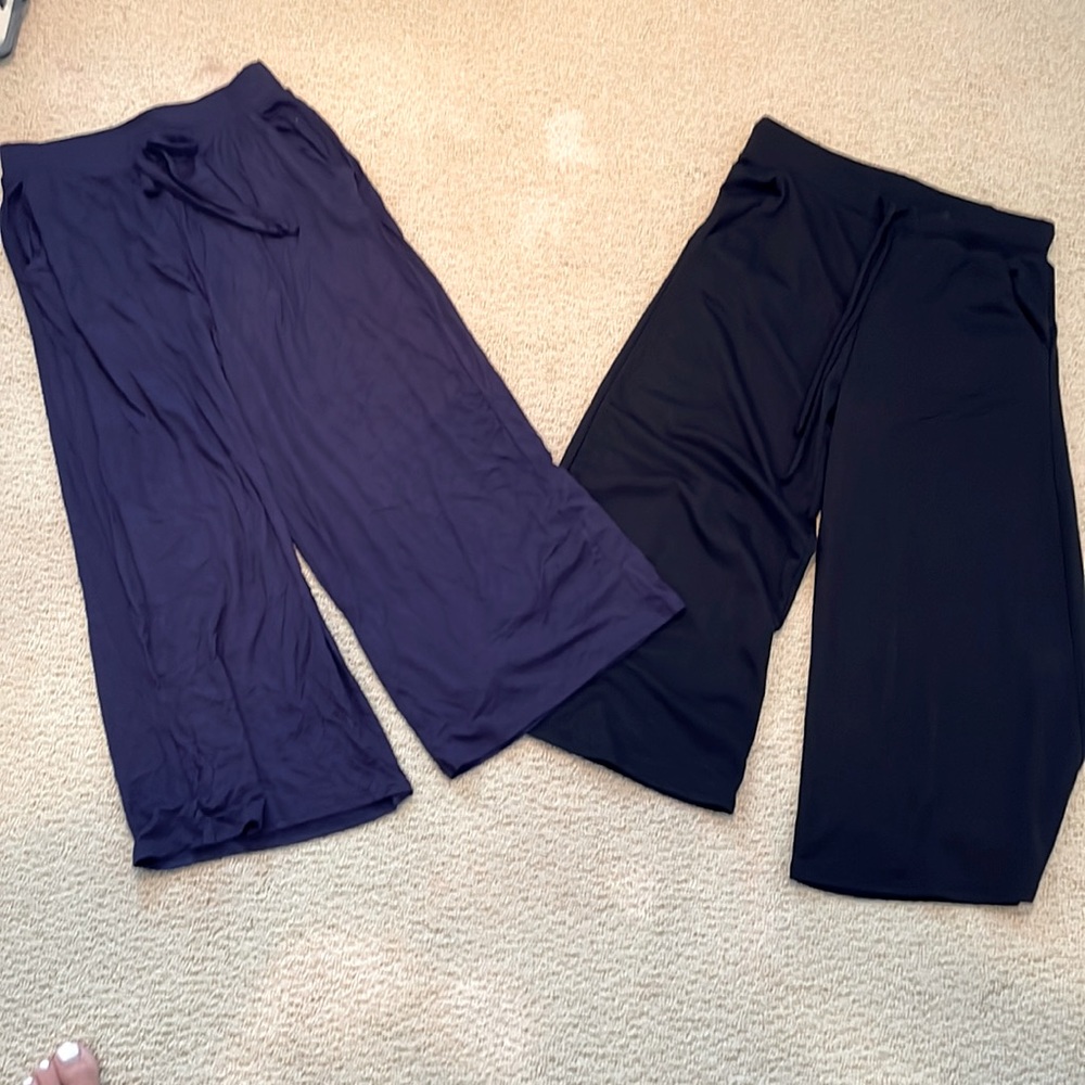 Jenny Boston Boutique two pairs of soft capris small